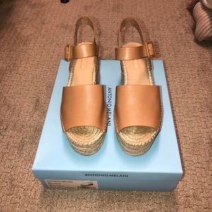 NWT Antonio Melani Bethena Sandals 7.5